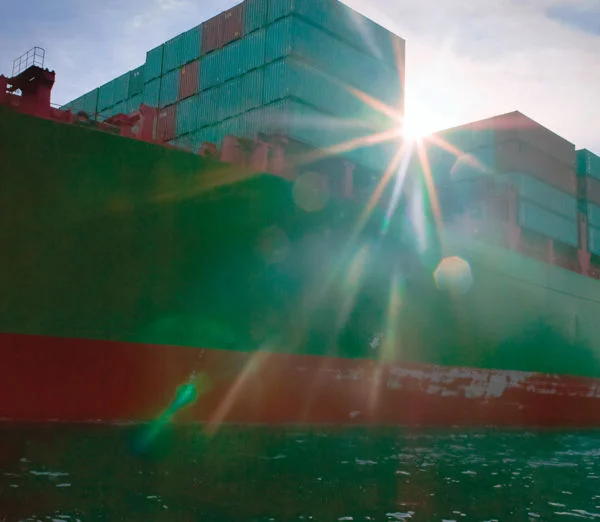 ContainerShip_LensFlare_Ocean_CloseUp_Hero_600x522.jpg